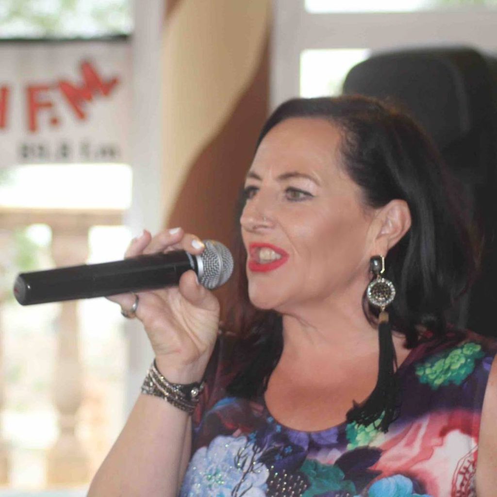 Outpouring of tributes for local Almeria singing legend Jill Farmiloe