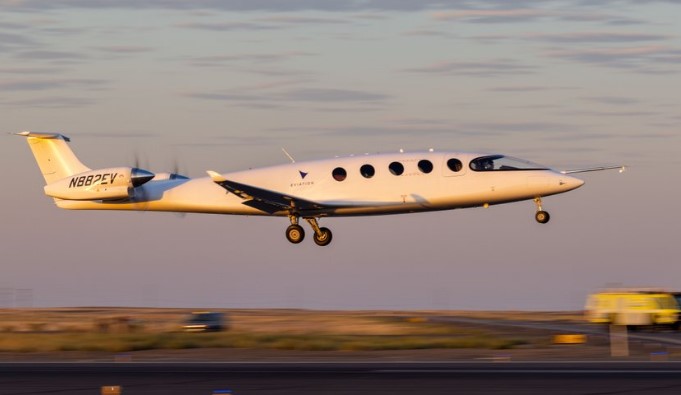 Israeli company's all-electric aircraft completes a successful maiden test flight
