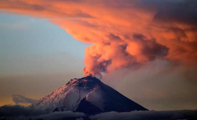 World's largest active volcano, Mauna Loa, erupts on Hawaii's Big Island