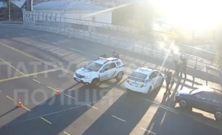 WATCH: Ukrainian police in Kyiv frantically fire at incoming drone from Russian troops