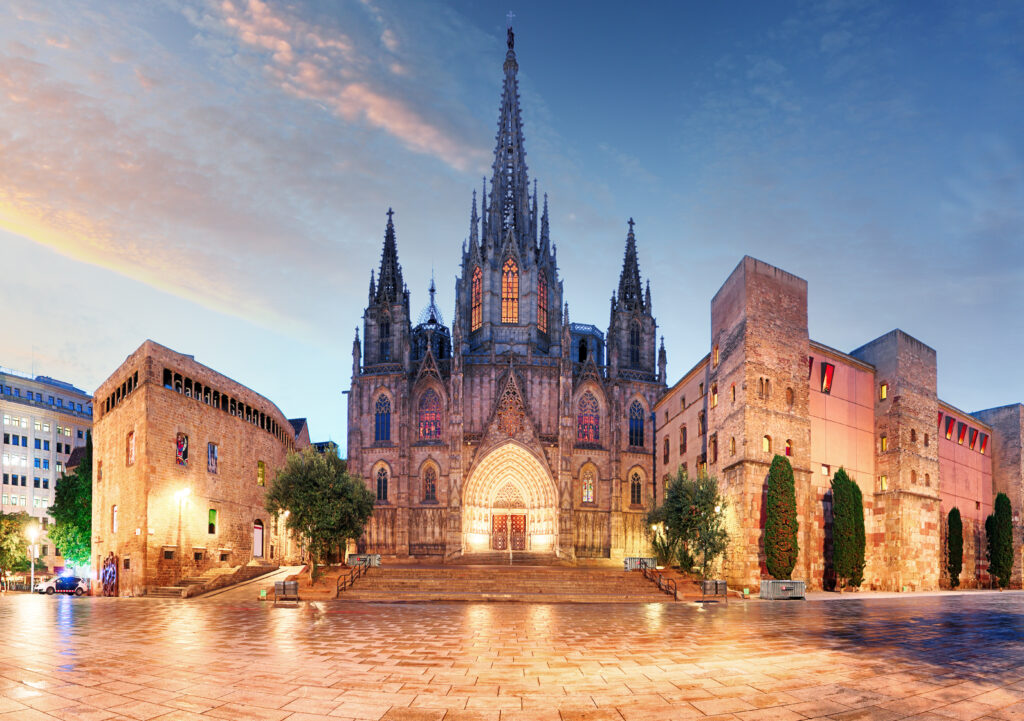 Image - Barcelona Cathedral: TTstudio/shutterstock