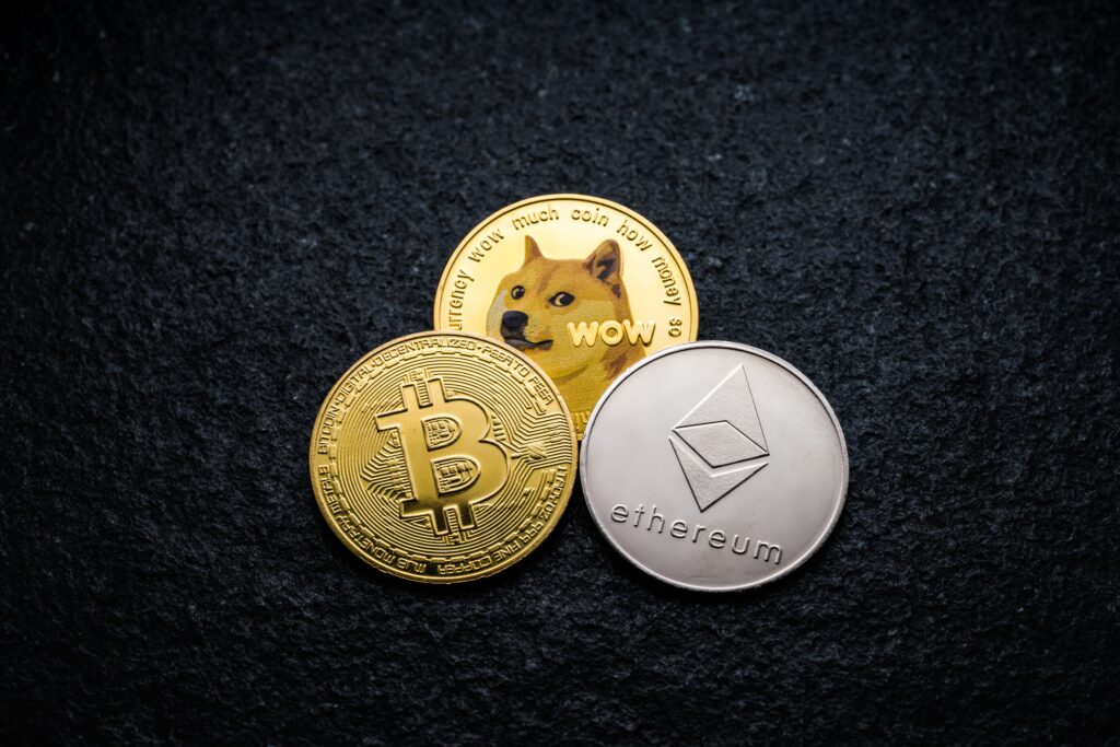 Three Meme Coins to Invest in this November: Dogecoin, Dogeliens, and Floki Inu