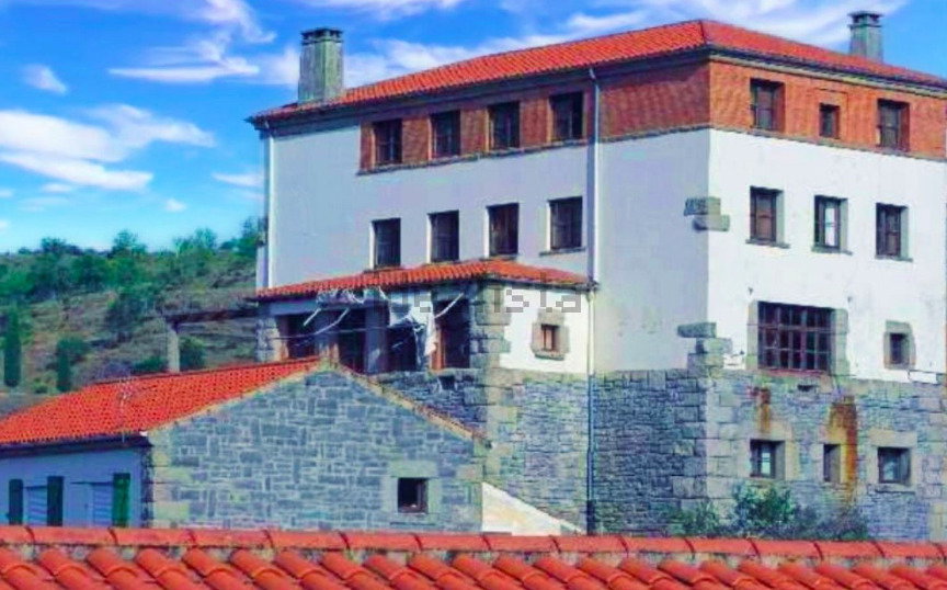 Compra un PUEBLO español entero con 44 casas y un hotel por solo 260.000€