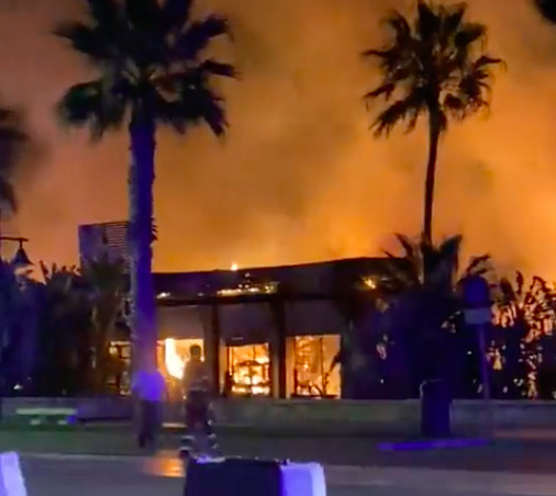 WATCH: Kokun Ocean Club 'destroyed' after fire rips through beach bar, Torremolinos