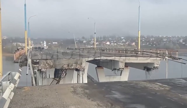 WATCH: Russian forces destroy strategic Antonovsky bridge over Dnipro river as they retreat