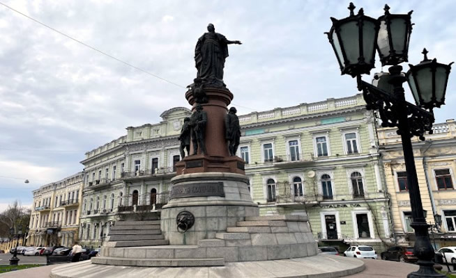Iconic statue of Russian empress Catherine II in Ukrainian port of Odesa is to be demolished