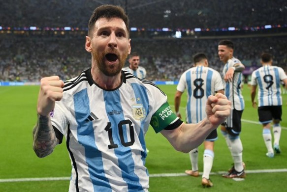 Moment of Messi magic helps Argentina to World Cup victory over Mexico