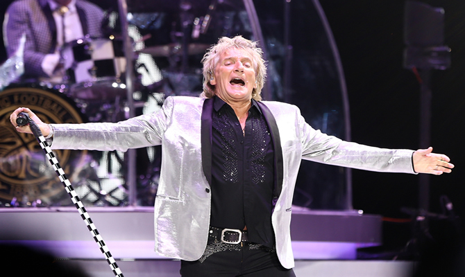 Rod Stewart sued by two fans after concert injuries