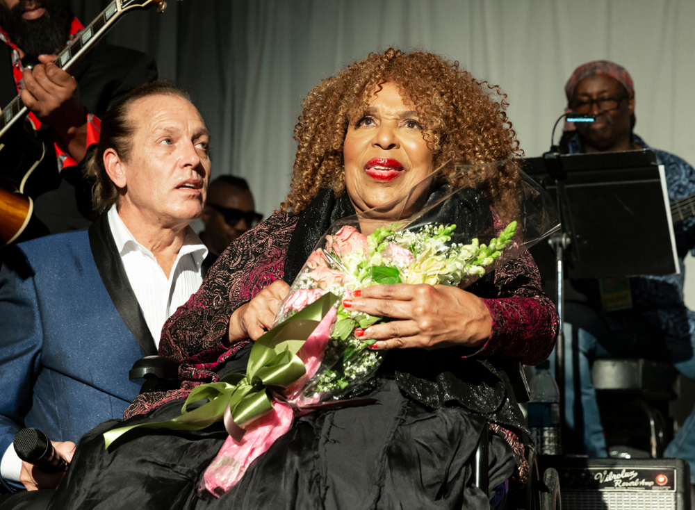 Roberta Flack is unable to sing after ALS diagnosis