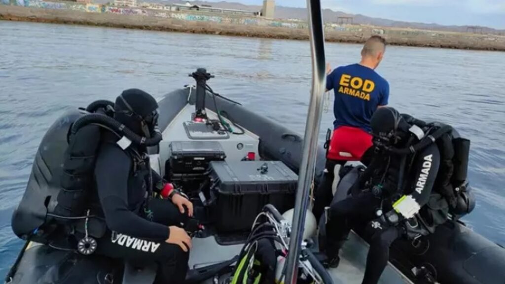 Navy divers neutralise unexploded bomb a few kilometres off Aguilas (Murcia)