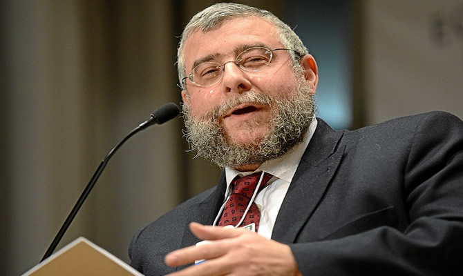 Former chief rabbi of Moscow urges Jews to leave Russia 'while they still can'