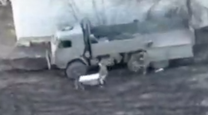 WATCH: Russian soldiers mocked for their audacious looting in Ukraine