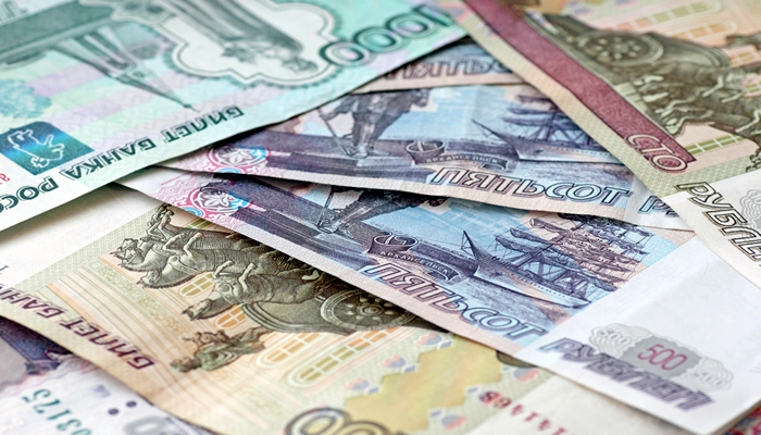 As rouble falls, claims that Russian banks refusing to allow customers to withdraw their money
