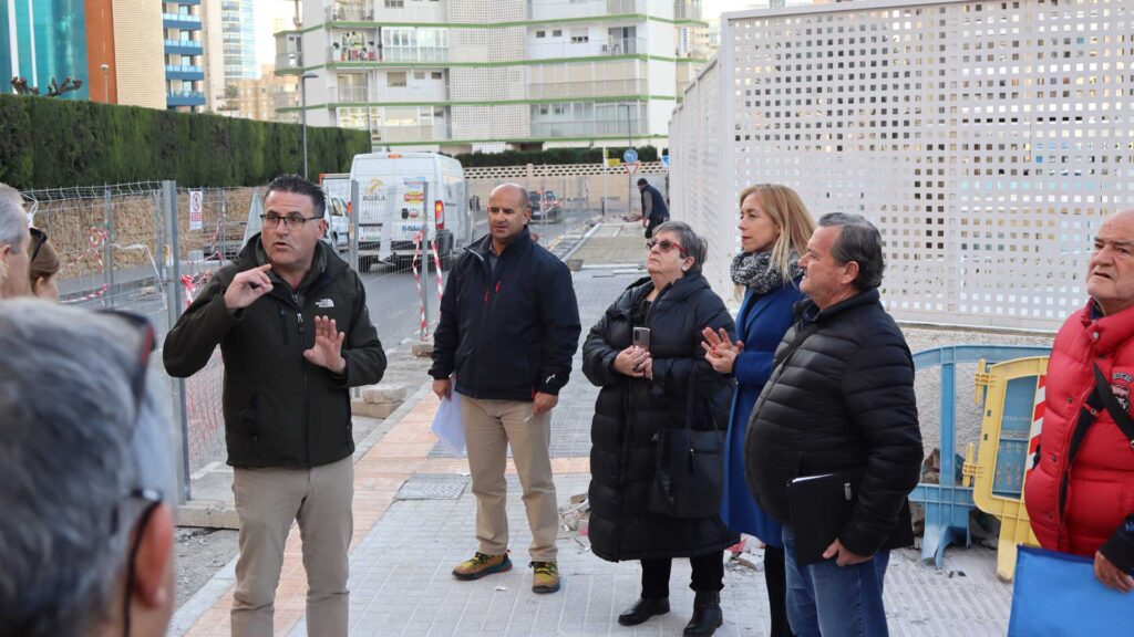 New bus stop solves traffic jams for Calle Ortuño in Benidorm (Alicante)
