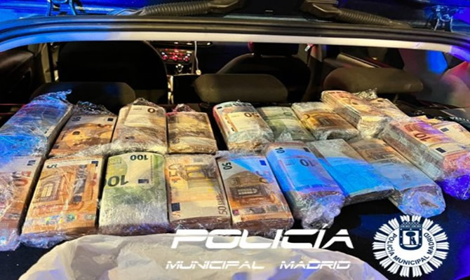 €200,000 in banknotes discovered in boot of car in central Madrid