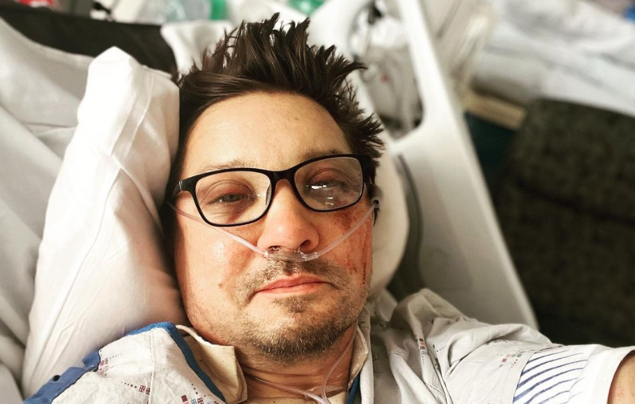 Avengers Jeremy Renner posts ‘I’m too messed up now to type’ after tragic accident.