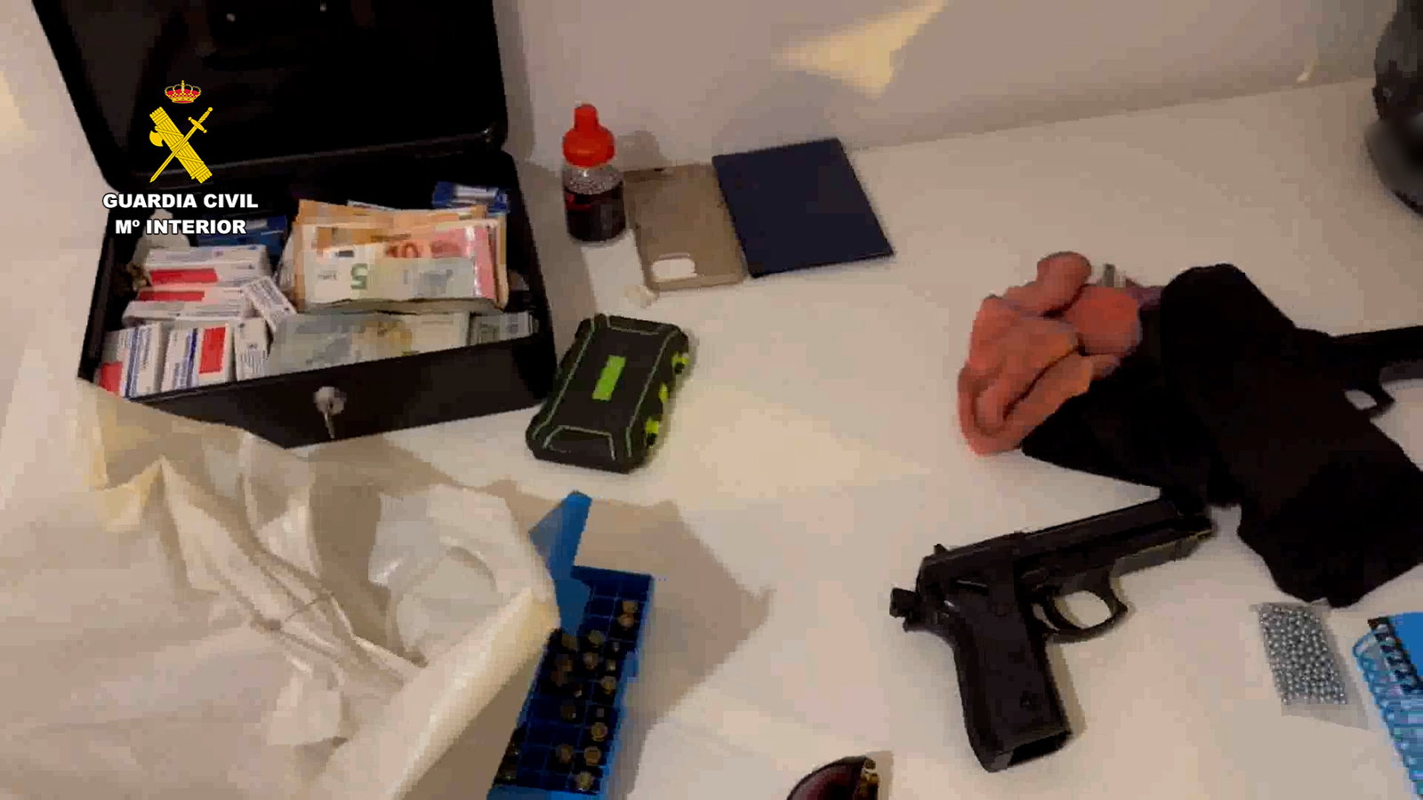 Two men arrested for robbing a woman at gunpoint in broad daylight in ...
