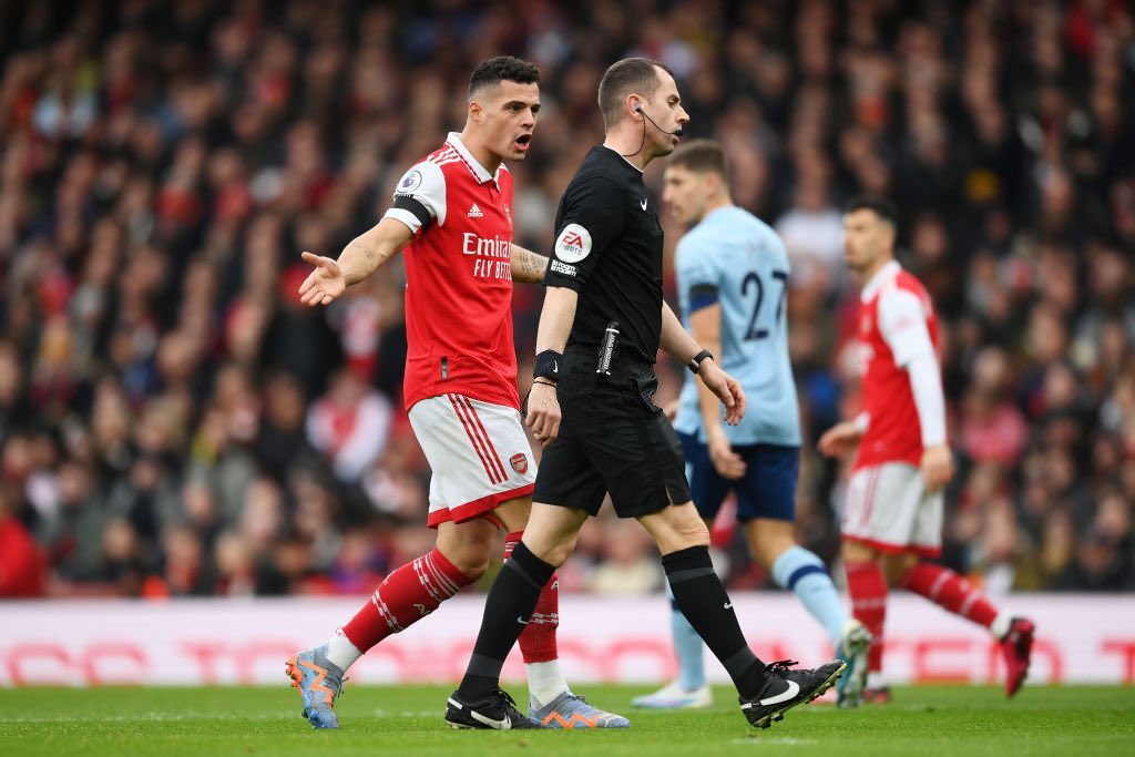 Premier League referees called to a meeting after disastrous weekend decisions