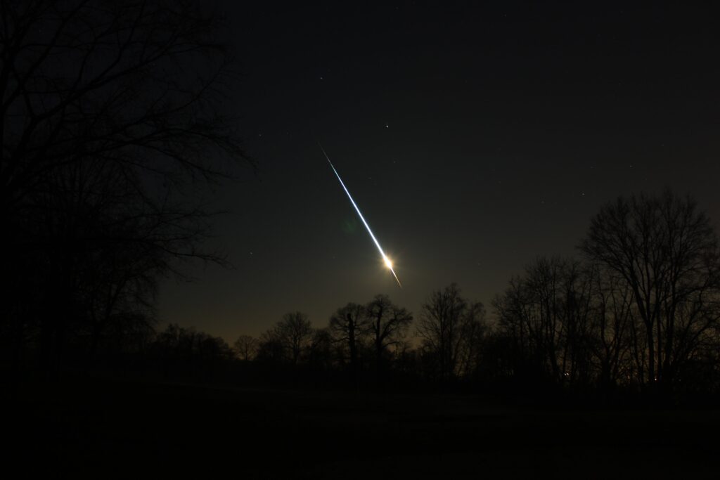 Asteroid explodes above English Channel after entering Earth´s atmosphere