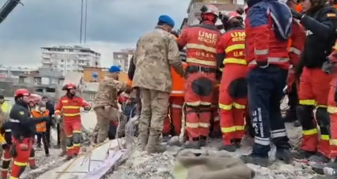 Members of Spain's UME rescue a mother and two children from Turkish earthquake rubble after four days