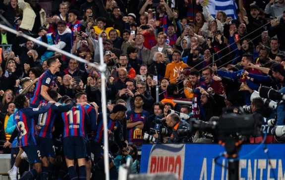 Barcelona earn dramatic injury time victory over Real Madrid in El Clasico