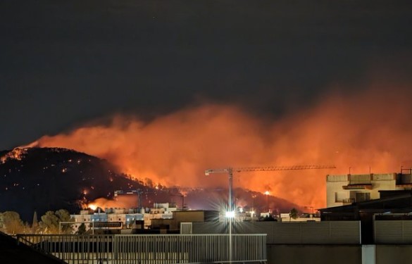 Residents confined to homes after huge blaze breaks out in Tarragona municipality of Calafell