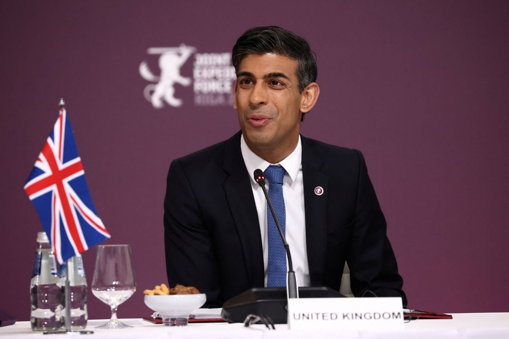 Energy grid upgraded for PM Rishi Sunak´s private heated pool amidst cost-of-living crisis in UK