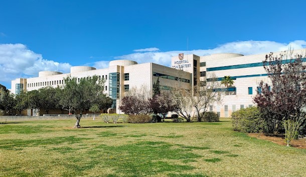 New father barricades himself inside Mallorca hospital maternity ward and threatens to burn himself to death
