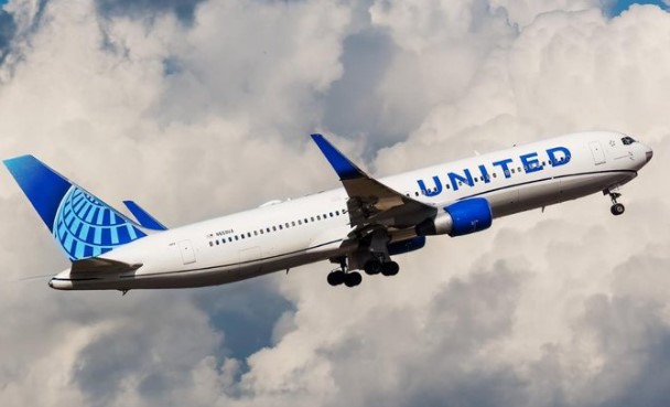 Image of a United Airlines plane.