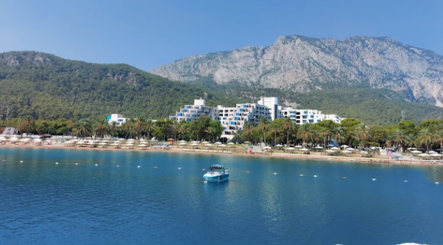 British tourists told 'weather is to blame' for mystery bug that left 25 guests bedbound at 5-star hotel in Turkey