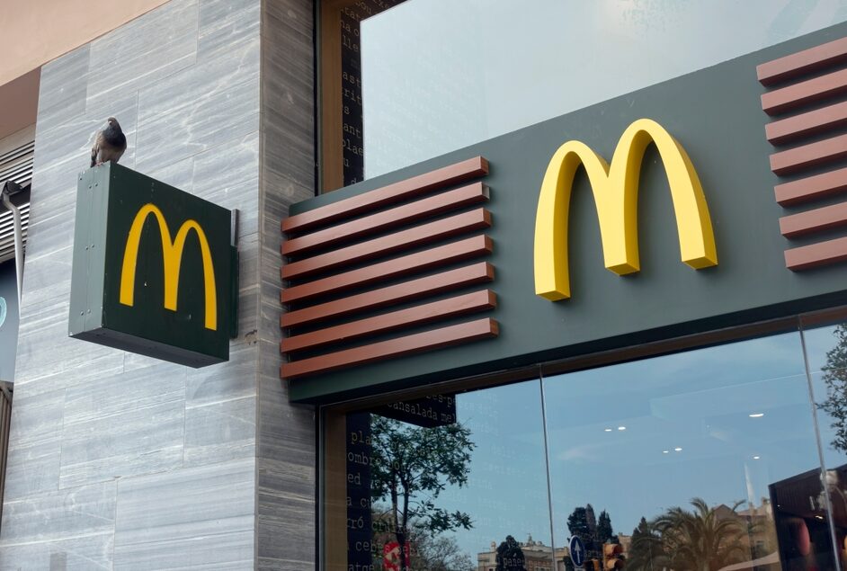 Man 'stabbed to death’ inside McDonald's in UK 
