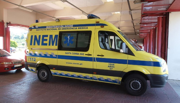 Image of an INEM ambulance in Portugal.