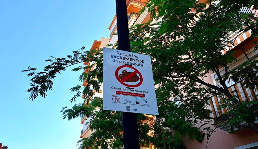 Clean up after your dog in Fuengirola