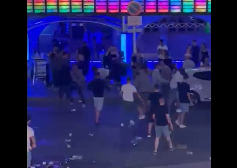 Massive brawl in Spain: Over 50 people of different nationalities fight on street in Magaluf 