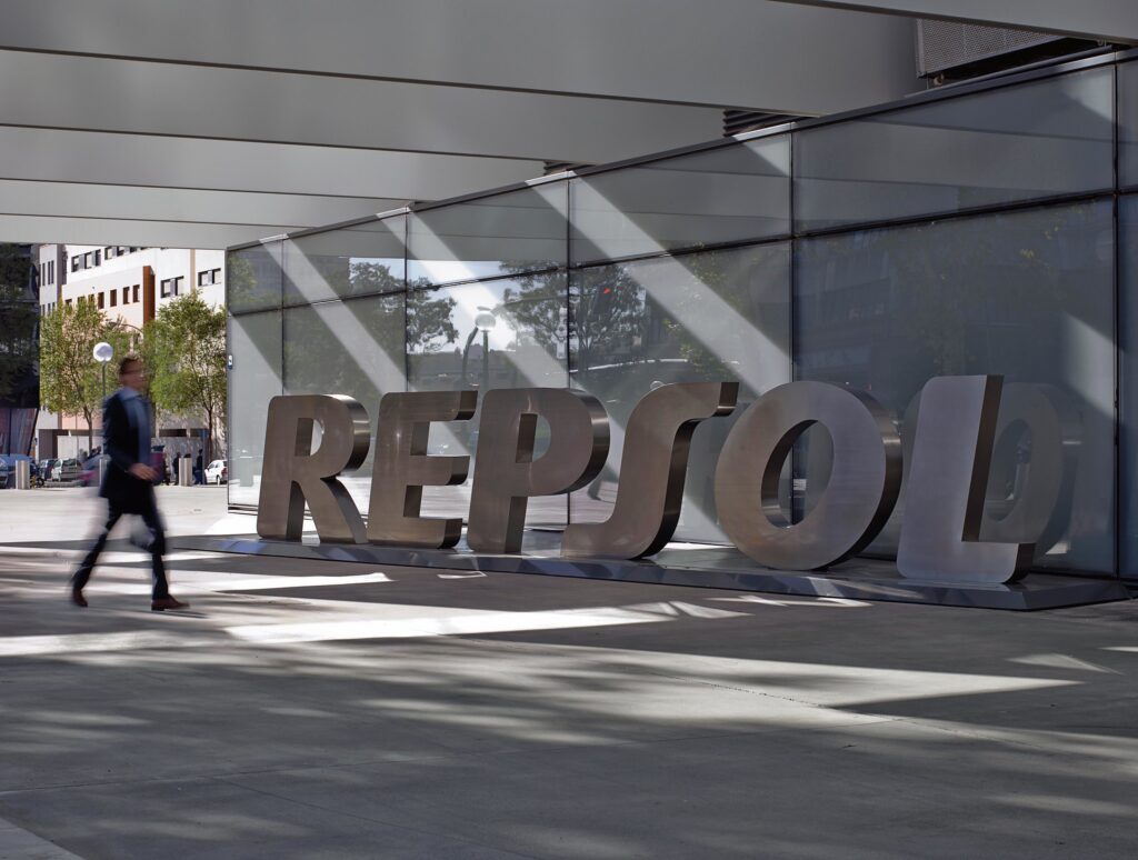 Repsol shakes off its oil company image and becomes an electricity provider