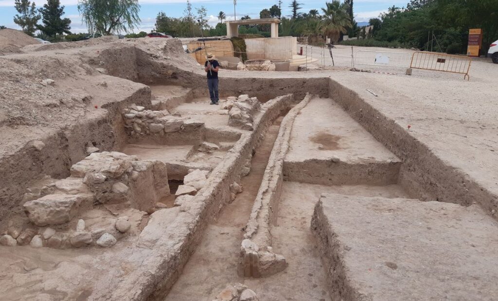 Excavation campaign in La Alcudia begins in search of Roman baths