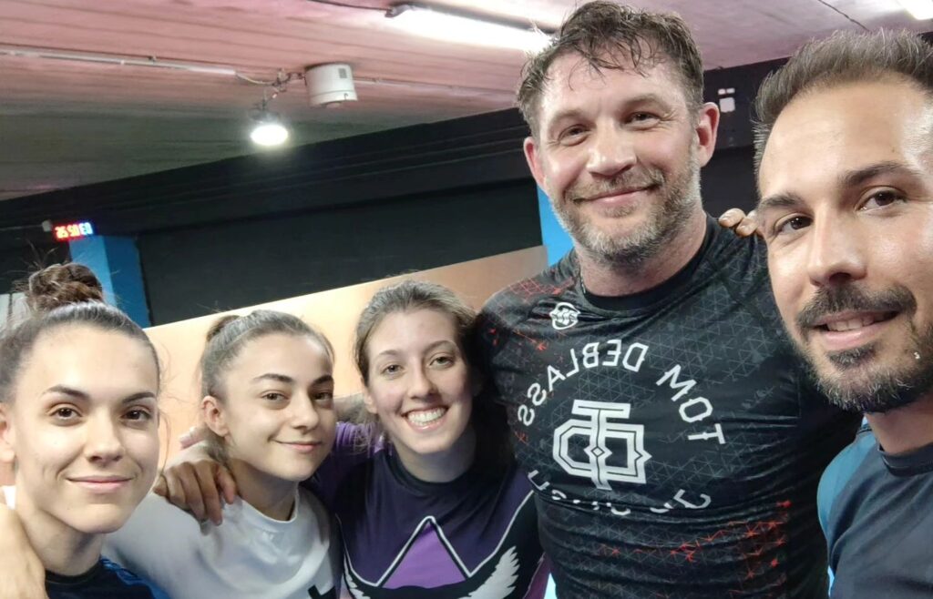 Tom Hardy pictured with a group from local gym in Almeria