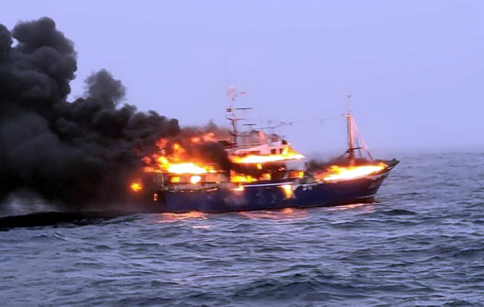 Image of the Nuevo San Juan fishing boat on fire.