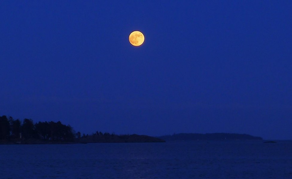 Image of a supermoon over Finland.