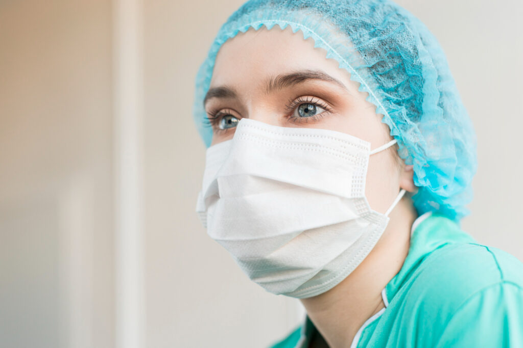 A nurse witha face mask