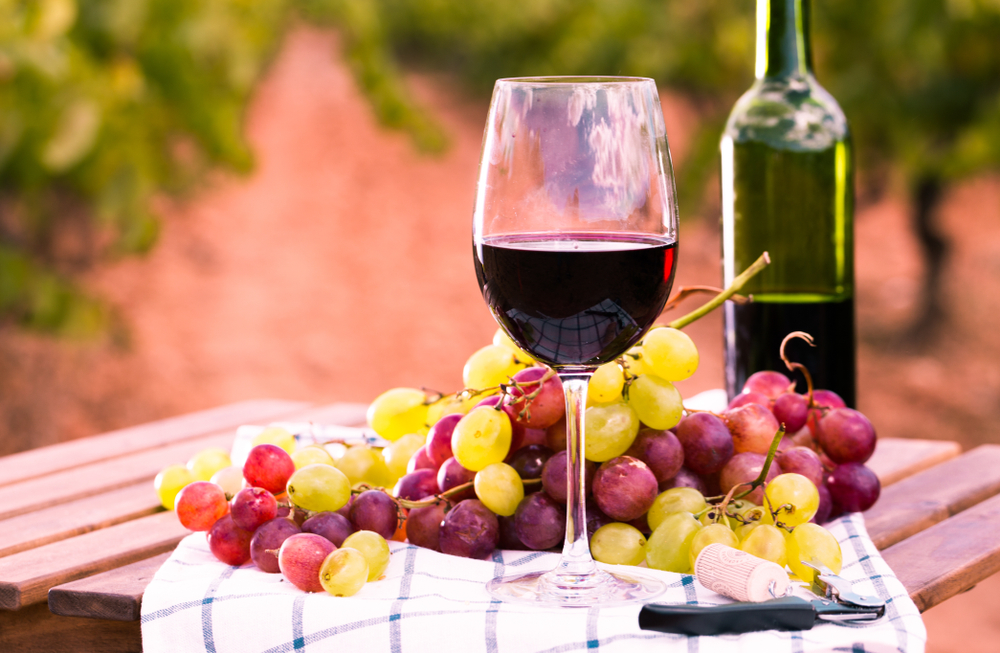 Image of a glass of red wine and grapes.