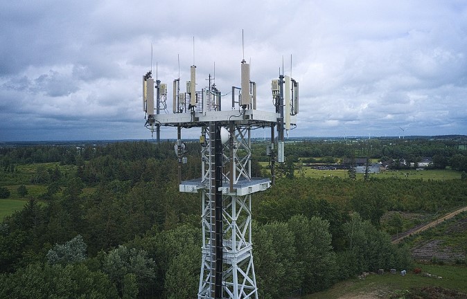 Image of a 5G tower.