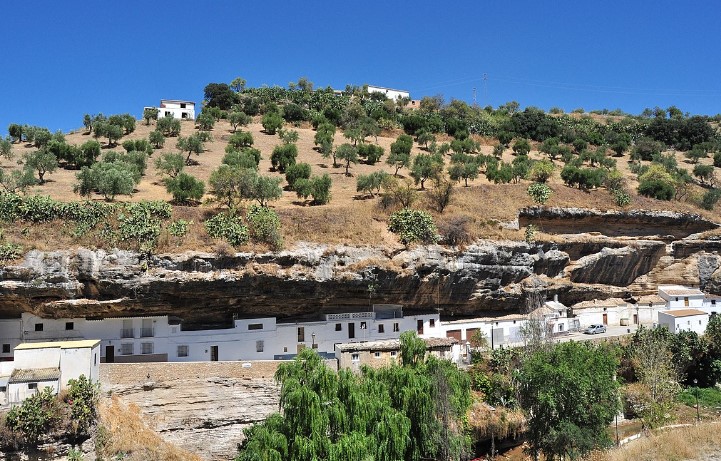 Image of Setenil de las Bodegas in Cadiz.