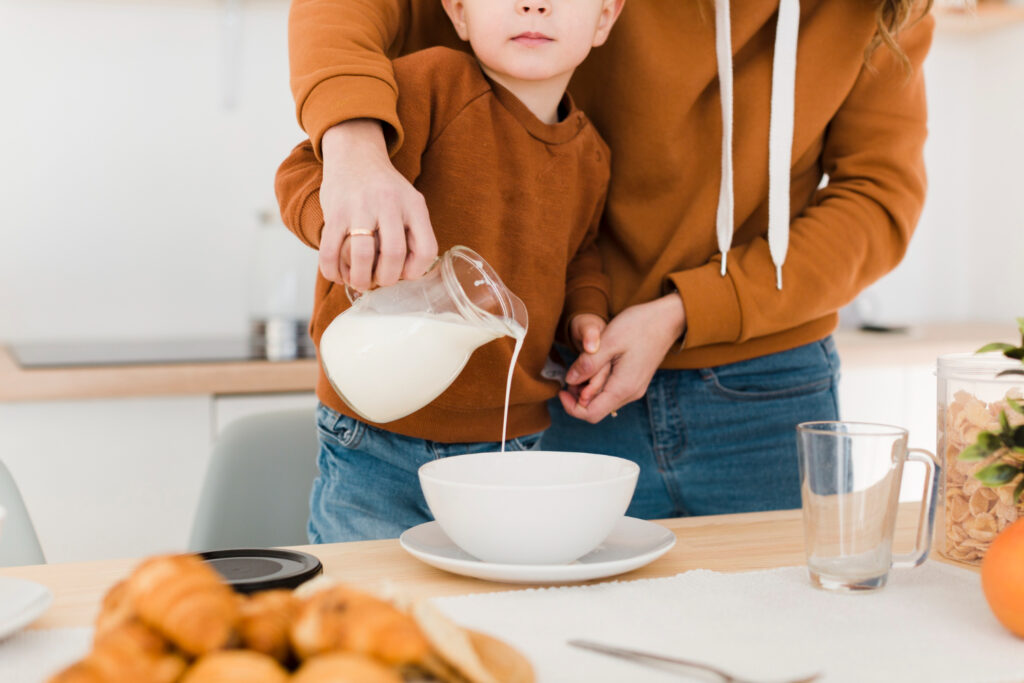 A mother pouring horchata for her son