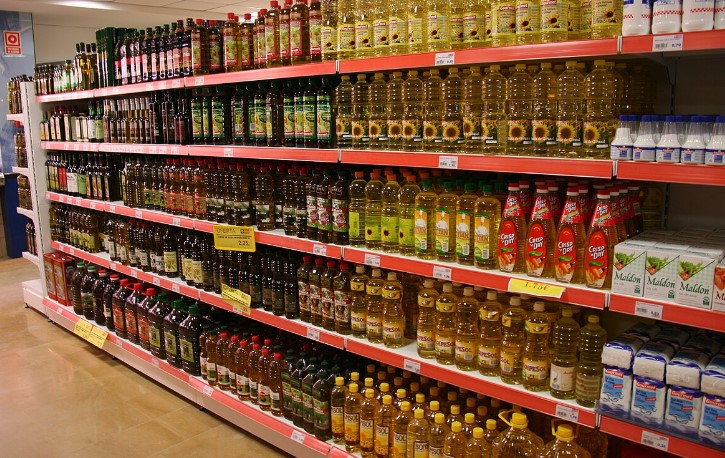 Image of olive oil on supermarket shelves in Spain.