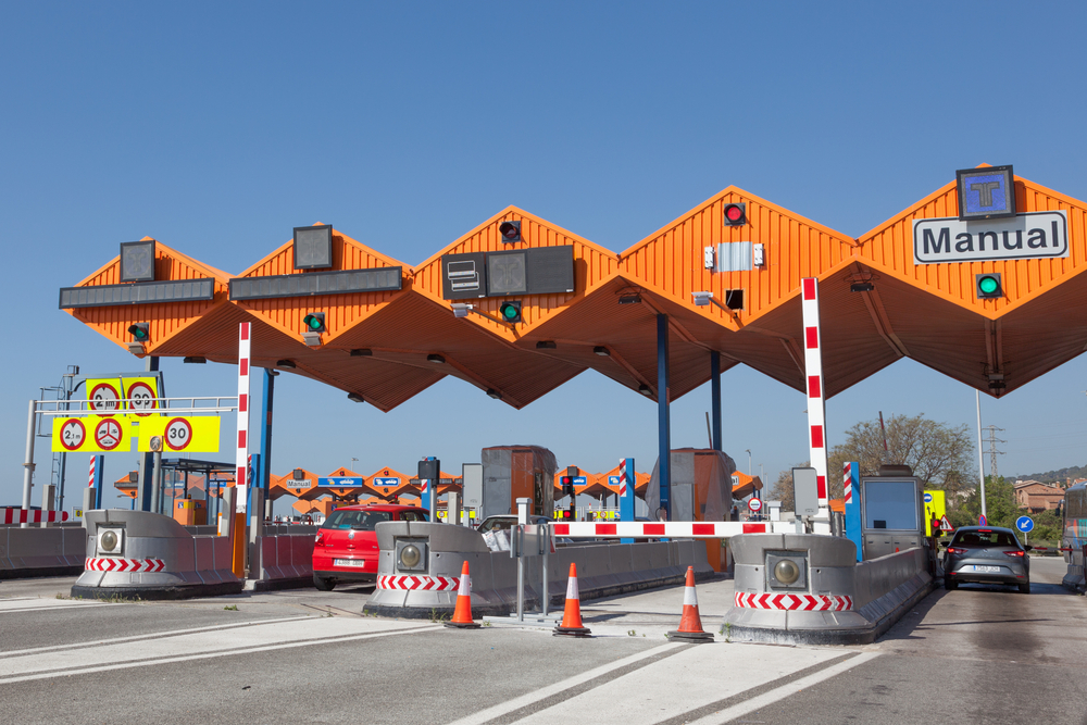 Image of a toll booth on the AP-7 in Girona.
