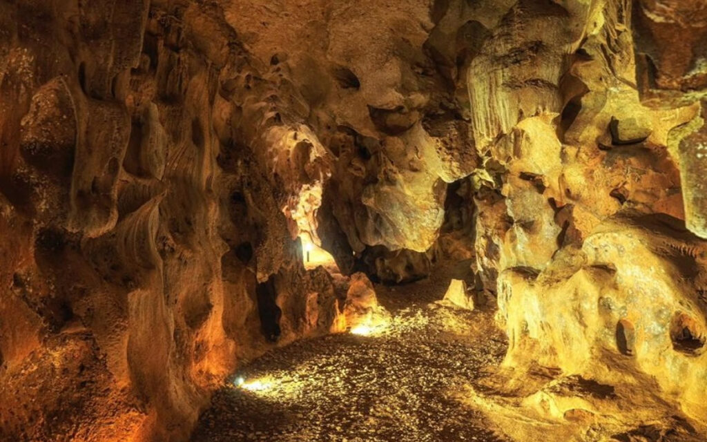 Image of the El Cantal caves in Rincon de la Victoria.