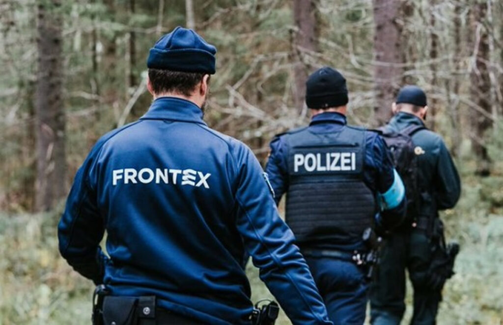 Image of Frontex officers.