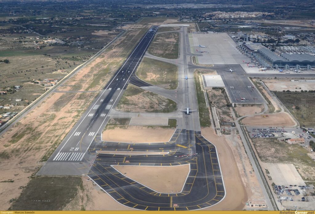 Alicante-Elche Airport faces turbulence as government approves tax hike.