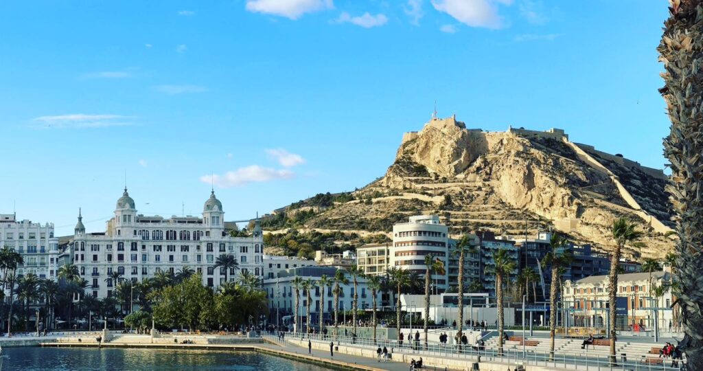 Serving success: Alicante's hospitality sector toasts to positive figures.